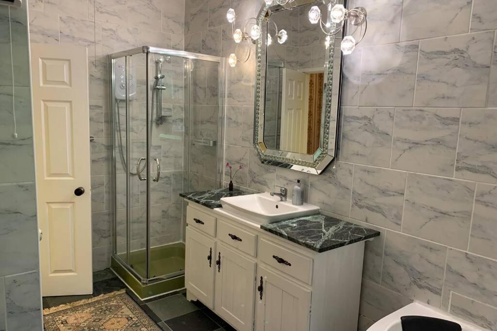 Luxurious Apartment In Historic Mansion - Sleeps 7 Ladock Dış mekan fotoğraf